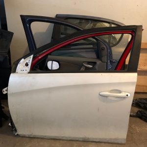 Puerta Delantera Izquierda Toyota Yaris 2022 (05047022)
