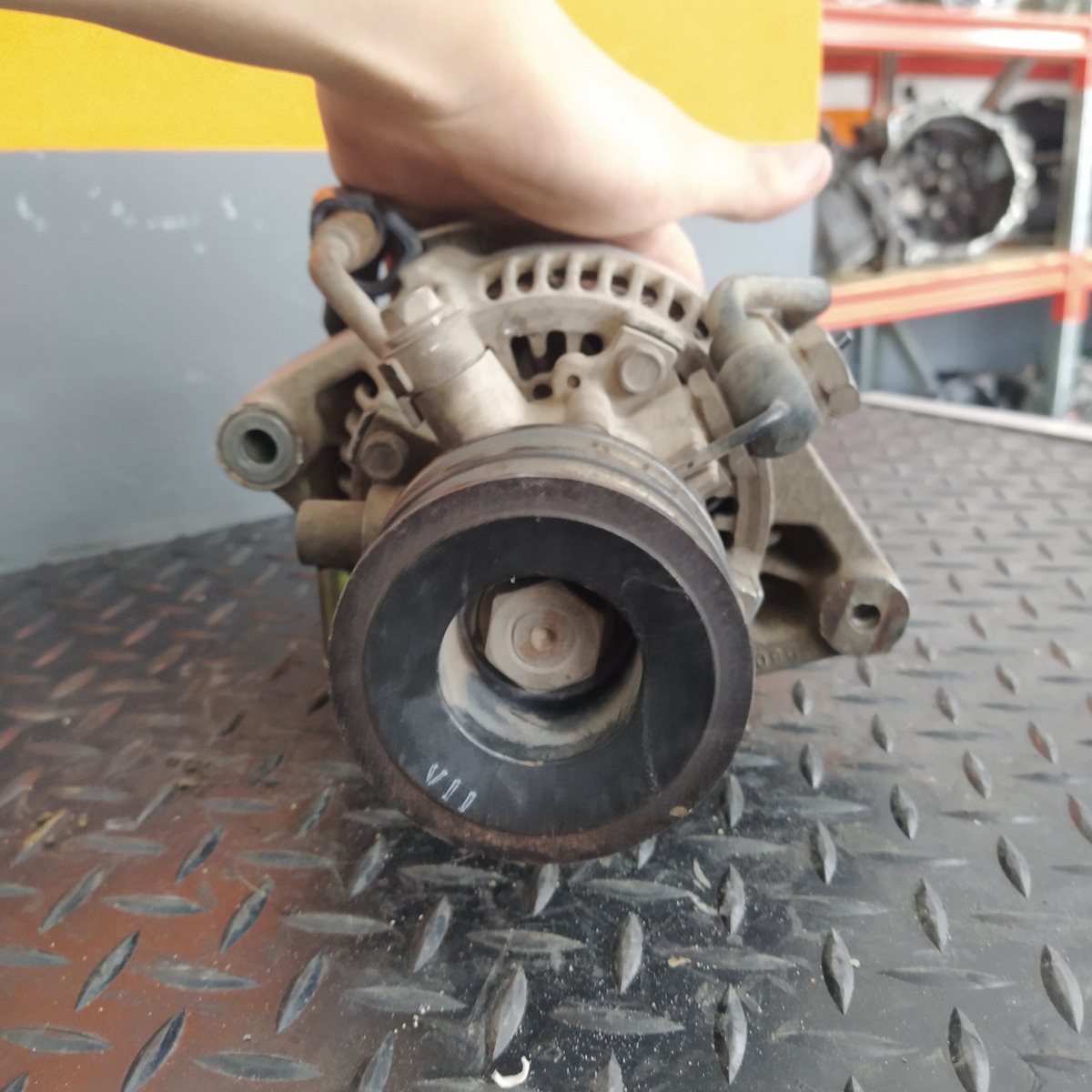 Alternador Toyota Hilux 2.5 3.0 Con Depresor 04684033