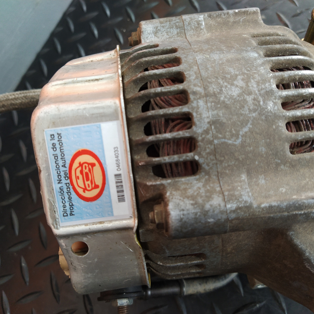 Alternador Toyota Hilux 2.5 3.0 Con Depresor 04684033 - Imagen 2
