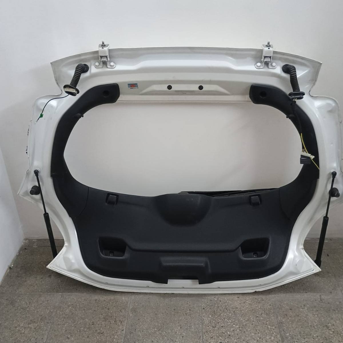 Portón Trasero Peugeot 208 Feline 2013/19 (usado) - Imagen 2