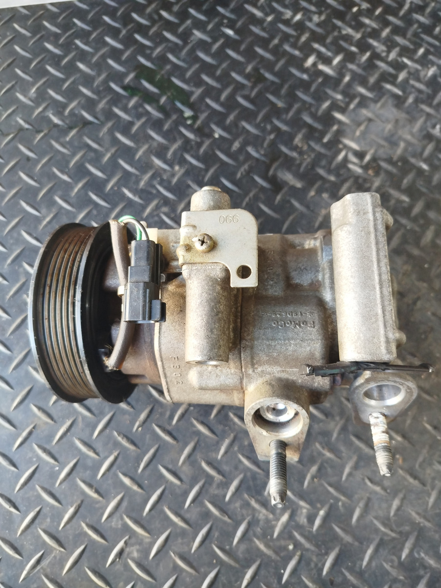 Compresor De A/a Ford Ka 1.5 16v (04564878) - Imagen 2